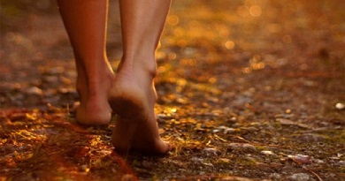 Martí, y los pies desnudos Martí, y los pies desnudos