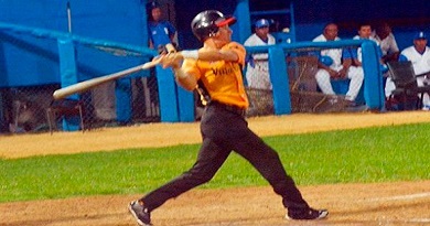 Santa Clara no cede en el béisbol provincial Santa Clara no cede en el béisbol provincial
