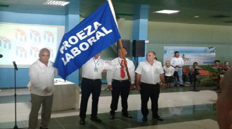 Aeropuerto  Internacional  Abel Santamaría 