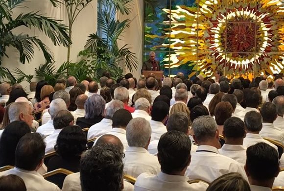 Sostiene encuentro el mandatario cubano Miguel Díaz-Canel Bermúdez con jefes de misiones diplomáticas en el exterior. Foto: Estudios Revolución.