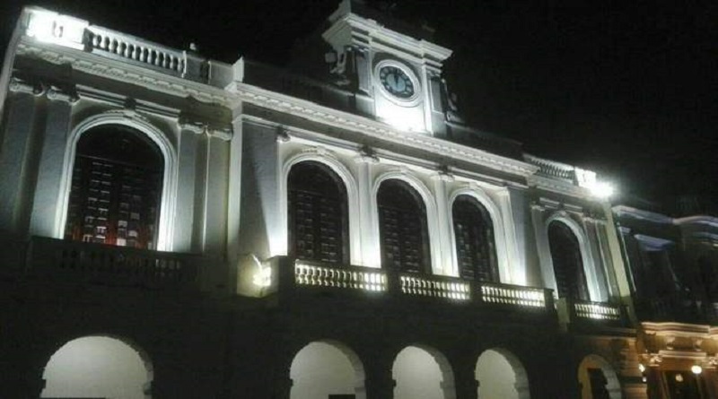 #CubaRadio97 La Reina Iluminada #SantaClara330 Se ilumina el edificio de @radioCMHW, en saludo a su cumpleaños 86 y el aniversario 330 de la ciudad de Santa Clara 330. Foto: ajdiaz.