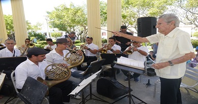 Homenaje al Maestro Marcos Urbay SerafÃ­n en CaibariÃ©n.