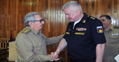 Recibió Raúl al Comandante en Jefe de la Marina de Guerra de Rusia
