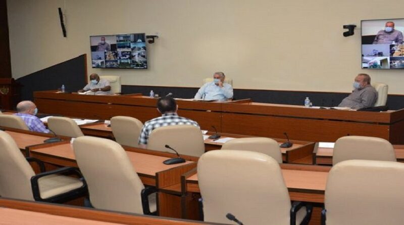 Presidente cubano resalta papel de las instituciones de Salud en el enfrentamiento a la COVID-19