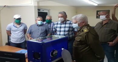 Visita Presidente cubano sede central del Grupo de la ElectrÃ³nica