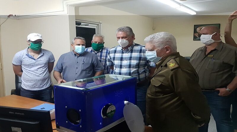 Visita Presidente cubano sede central del Grupo de la ElectrÃ³nica