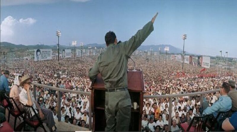 Fidel el 26 de julio de 1967 en Santiago de Cuba 580x258 1