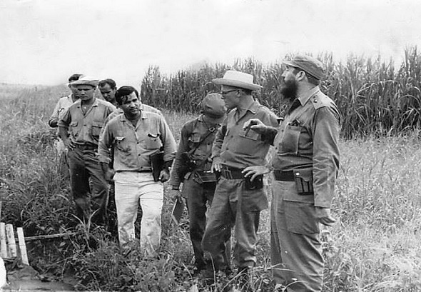 Fidel en la arrocera junto a faustino perez 1