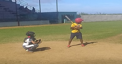 pioneros jugando beisbol