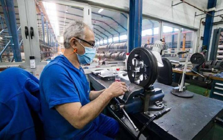 trabajador cuba fabrica