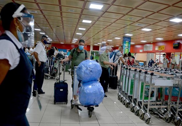 aeropuerto-aduana-cuba-viajero