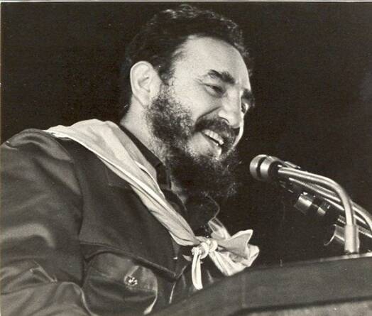 Fidel habla en el Acto por el XV Aniversario de la Fundacion de los CDR 28 de septiembre de 1975 Revista Bohemia 1 580x493 1