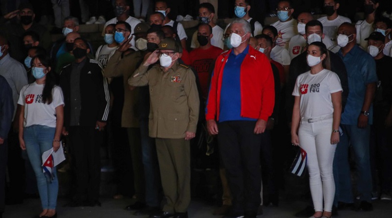 LA HABANA-ASISTEN RAÃ?L Y DÃAZ-CANEL A TRADICIONAL MARCHA DE LAS ANTORCHAS