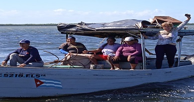 mujer. copa de pesca femenina 8 de marzo