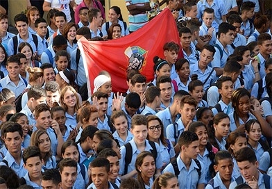 1114 jovenes cubanos