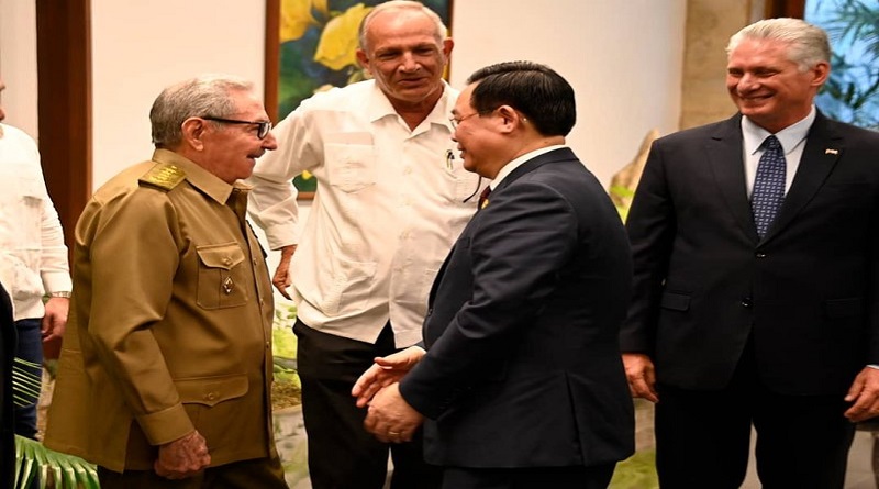 Reciben Raúl y Díaz-Canel al Presidente de la Asamblea Nacional de Vietnam