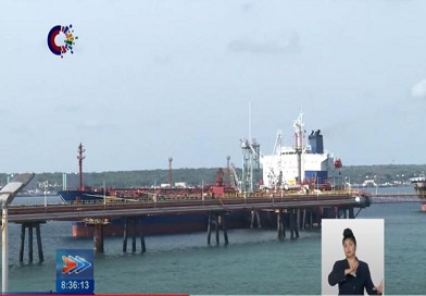 Descargan buque con más de 40 mil toneladas de diésel en Matanzas