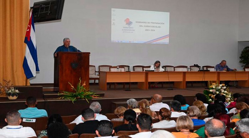 Díaz-Canel: «En la educación también pongamos corazón a la patria, a la revolución y al socialismo»