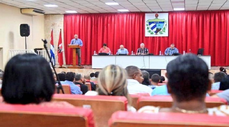 Presidente cubano chequea en Artemisa los compromisos contraídos para enfrentar la actual situación económica