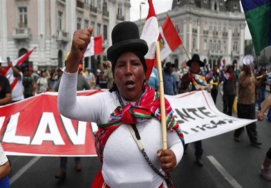 Protestan barrios populares contra gobierno en capital de Perú