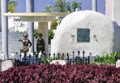 Rinden homenaje a Fidel activistas de varios países presentes en encuentro solidario en Santiago de Cuba