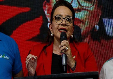 Presidenta de Honduras abogó por un Estado socialista y democrático