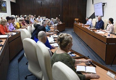 Interferones cubanos: 40 años después siguen abriendo paso a la vida