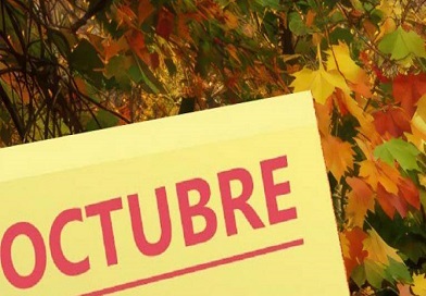 Ha comenzado el décimo mes del año, que para el hemisferio norte es sinónimo de otoño, con la consiguiente caída de las hojas de los árboles y con esa cierta melancolía estereotipada de días grises. Sin embargo, aquí en Cuba el otoño es solo un simulacro y el mes empezó casi con el mismo calor que ya nos tiene cocinados. Pero algunos acontecimientos bien especiales sí distinguen para los nacidos en esta isla al mes de octubre, cuyo nombre proviene del latín «octo», que significa «ocho», porque en el antiguo calendario romano era el octavo mes del año, que empezaba en marzo. Un 8 de octubre, de 1967, fue capturado vivo el Guerrillero Heroico, Ernesto Guevara, y asesinado al día siguiente en la escuelita de La Higuera, Bolivia. Y también este mes, un día 14, de 1997, llegaron a Santa Clara los restos del Che y sus compañeros del Destacamento de Refuerzo caídos en la gesta guerrillera de Bolivia. El 10 de octubre de 1868, Carlos Manuel de Céspedes lanzó el grito de «Independencia o Muerte» en su ingenio La Demajagua y concedió la libertad a sus esclavos. Ese día dio comienzo la Guerra de los Diez Años. Un 16 de octubre, de 1953, tuvo lugar la histórica autodefensa de Fidel Castro en el juicio de la Causa No. 37 por los sucesos del 26 de julio de ese año. Aquel alegato se conocería con el nombre de «La historia me absolverá» y devino «Programa del Moncada». También en octubre, el día 20 del décimo mes, en el año 1868, resonaron por primera vez, en Bayamo, las notas de lo que fuera luego reconocido como nuestro Himno Nacional, compuesto por Perucho Figueredo. Ese ha quedado instituido como Día de la Cultura Cubana. Fue también en octubre, el día 27, de 1492, cuando Cristóbal Colón llegó a esta isla de Cuba, cuya belleza le impresionó de tal forma, que le hizo asegurar «Esta es la tierra más hermosa que ojos humanos han visto». Un 28 de octubre, del año 1959, desapareció el avión en que el Comandante Camilo Cienfuegos regresaba a La Habana procedente de Camagüey. La llamada Crisis de los misiles o Crisis de octubre (1962), la tragedia que significó el ciclón Flora (1963), la fundación por Fidel del Partido Comunista de Cuba y su Comité Central (1965), así como el terrible atentado terrorista (1976) que causó la destrucción en pleno vuelo de una aeronave DC-8 de Cubana de Aviación con 73 personas a bordo, igual distinguen, junto a otros hechos, este mes en la memoria de los cubanos. Y aunque no tuvo repercusión en nuestro país, un 29 de octubre de 1969 fue cuando se emitió el primer mensaje por Internet, esa red de redes que ahora nos permite comunicarnos, consultar con facilidad efemérides e historias, y difundir cuánto significa cada octubre para los nacidos en esta isla del Caribe.