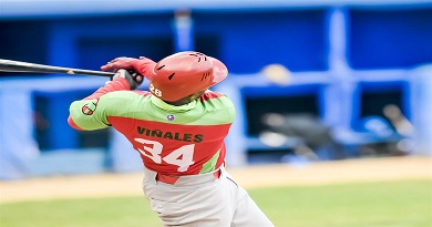 Rafael Vinales Las Tunas bateando