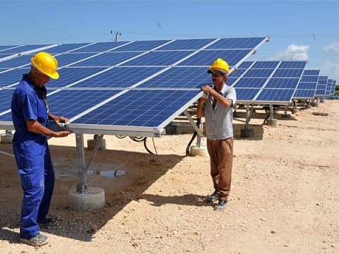 parque fotovoltaico cuba energia renovable trabajadores1 1