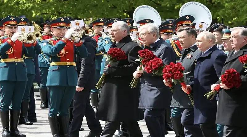 Díaz-Canel en la Plaza Roja: Tributo a los héroes de la Gran Guerra Patria