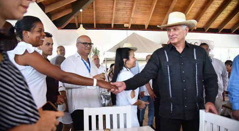 miguel diaz canel en jardines del rey en fitcuba 2024