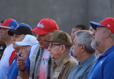 Asisten Raúl y Díaz-Canel a acto por el Primero de Mayo