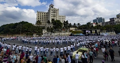 Cuba bate el récord mundial de bailadores simultáneos en rueda de casino