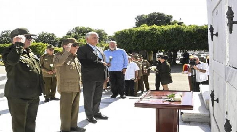 ceremonia de inhumación de los restos del Héroe de la República de Cuba, general de división Romárico Vidal Sotomayor García 