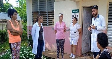 Charla educativa en Dolores refuerza prevención contra el dengue y la hepatitis