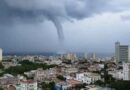 Tromba marina sorprende a La Habana