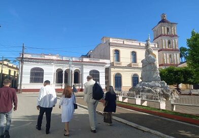 Intercambia embajador de la Unión Europea en Cuba con autoridades de Remedios