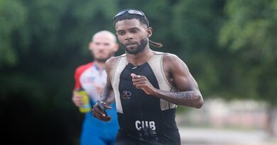 Eddy Santiesteban ganó Copa Cardín de triatlón