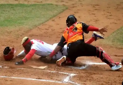 Comienza con victoria Villa Clara en los play off de la pelota cubana