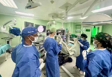 Seis horas devolviéndole la vida a un niño