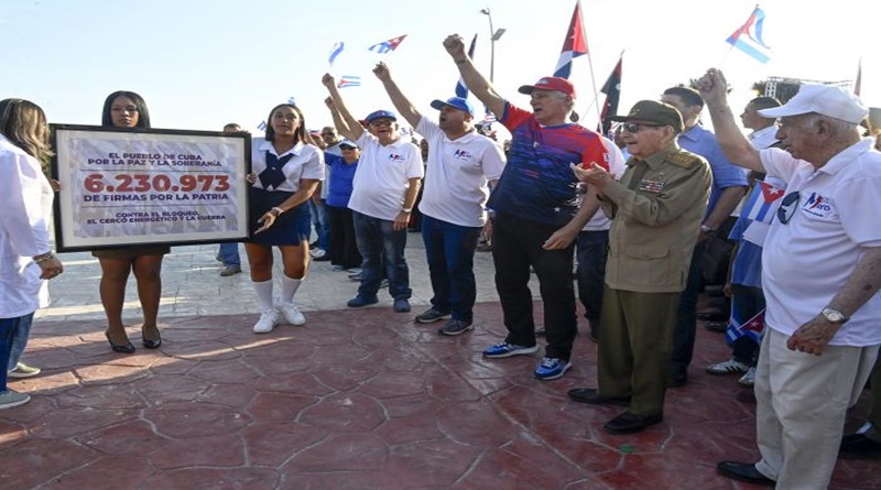 El pueblo, junto a Raúl, volvió a hacer historia