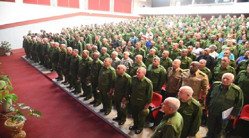 Raúl envía felicitaciones al Ejército Occidental por el 65 aniversario de su fundación
