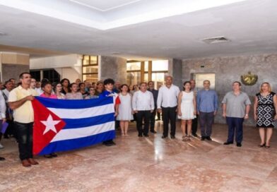 Cuba recibe a diplomáticos expulsados de Dominicana